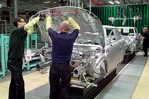 Werk Oxford, Karosseriebau, Einbau Motorhaube