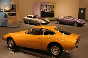 Opel Messestand auf der Techno Classica 2006 mit einer Opel GT Ausstellung