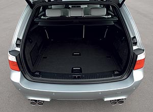 Eiltransporter: BMW M5 Touring mit groem Kofferraum