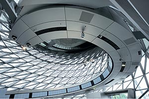BMW Welt Baustelle, Foto aus Juli 2007, Doppelkegel Innenansicht mit Schlepptreppe