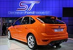 Ford Focus ST mit eigenständiger Frontschürze, energisch konturierte Seitenschweller und Radläufe und Heckdiffusor