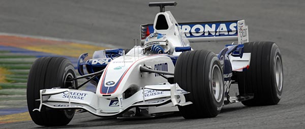 Nick Heidfeld beim Roll-Out des neuen BMW Sauber Formel 1 Wagens F1.07 in Valenzia