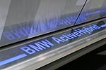 beleuchtetes Schild BMW Active Hybrid am Seitenschweller