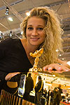 vergoldete Rolls-Royce Emily präsentiert von einer Blondine