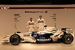 Nick Heidfeld neben Robert Kubica, hinter dem neuen BMW Sauber F1.2008