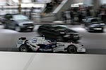 Nick Heidfeld f�hrt im neuen BMW Sauber F1.2008 eine Runde durch die BMW Welt