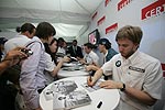 Nick Heidfeld und Robert Kubica bei einer Autogrammstunde am Mittwoch vor dem F1 Grand Prix in Sepang, Malaysia