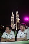 Nick Heidfeld und Robert Kubica vor den Petronas Twin Towers