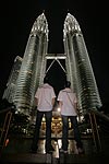 Nick Heidfeld und Robert Kubica vor den Petronas Twin Towers