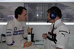 Robert Kubica mit seinem Renn-Ingenieur, Sepang, Malaysia