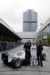Dr. Klaus Draeger vom BMW-Vorstand mit Nick Heidfeld und BMW-Motorsport-Direktor Dr. Mario Theissen&nbsp;