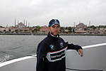 Nick Heidfeld bei einer Fahrt �ber den Bosporus am Mittwoch vor dem F1-Rennen in Istanbul