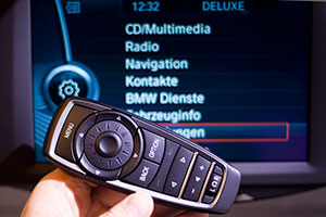 Fond-Entertainment-System im BMW 5er, gesteuert �ber Fernbedienung