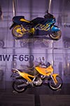 Ausstellung klassischer BMW Motorräder im BMW Museum: BMW K1 (oben) und BMW F 650