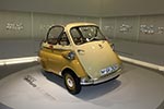 Das 'Motocoupé' Isetta, ursprünglich von der Firma Iso in Italien entwickelt, hilft BMW wirtschaftlich schwere Zeiten zu überbrücken. Bis 1962 entstehen in Variationen über 160.000 Exemplare.