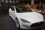 Tesla Model S, mit E-Antrieb und einer Reichweite von 480 km