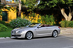 BMW 6er Cabrio (Modell F12): das Verdeck öffnet elektrisch in 19 Sek. und schließt nach 24 Sek. bei Geschwindigkeiten bis 40 km/h.