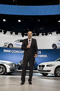 Dr. Klaus Draeger, Mitglied des Vorstandes der BMW AG, bei der BMW Pressekonferenz in Genf