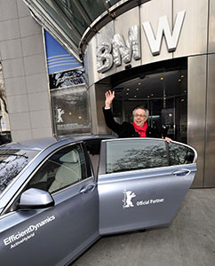Übergabe eines BMW ActiveHybrid 7 an Herrn Dieter Kosslick, Direktor der Berlinale, durch Hans-Rainer Schröder, Leiter BMW Berlin, 27.1.2010