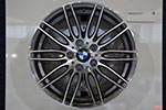 BMW Performance Felge 18 Zoll, ca. 800 g leichter als übliche 18 Zoll Felge, Styling nicht ab Band erhältlich, Preis: 657 Euro 
