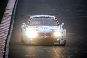 BMW M3 GT2 im n&auml;chtlichen Einsatz beim 24-Stunden-Rennen am N&uuml;rburgring