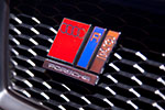Audi RS2 Avant, das Porsche Logo im Grill deutet auf die Zusammenarbeit mit Porsche hin