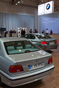 BMW 528i (Modell E39) auf dem BMW-Messestand, Techno Classica 2010