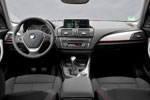 BMW 118i Sport Line (F25), Innenraum vorne