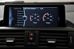 BMW 118i Sport Line (F25), Anzeige von Leistung in kW und Drehmoment auf dem Bordmonitor