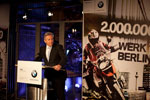 BMW Werk Berlin produziert zweimillionstes Motorrad: Berlins Oberbürgermeister Klaus Wowereit