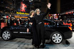 Wim Wenders und Frau Donata vor 7er BMW vor BERLINALE PALAST