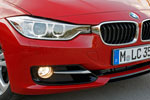 BMW 328i Sport Line, Front mit eingeschaltetem Nebellicht