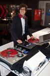 Essen Motor Show 2011: ein DJ sorgt für gute Musik auf dem BMW/MINI Messestand