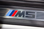 BMW M5, Einstiegsleiste