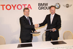   Didier Leroy, President und CEO, Toyota Motor Europe und Managing Officer, Toyota Motor Corporation mit Dr. h.c. Ian Robertson, Mitglied des Vorstands der BMW AG, Vertrieb und Marketing