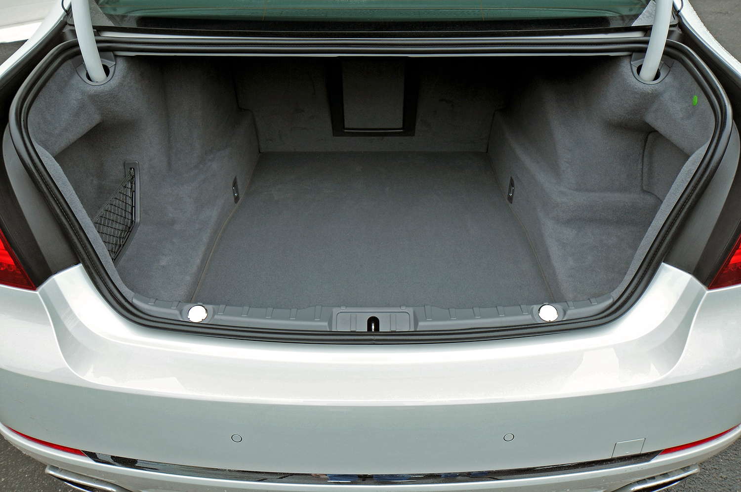 Foto: BMW LCI), (vergrößert) Kofferraum 750i (F01