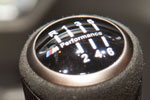 BMW 125i (F20) mit BMW M Performance Komponenten, Schaltknauf mit M Performance Emblem