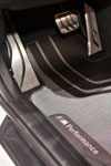 BMW 320d Touring (F31) mit BMW M Performance Fußmatte, Edelstahl Fußstütze und Pedalauflage