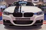 BMW 3er Limousine (F30) mit BMW M Performance Komponenten, u. a. mit Frontspoiler