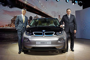 Weltpremiere BMW i3 in New York City, USA - Dr. Norbert Reithofer, Vorsitzender des Vorstands der BMW AG; Peter Schwarzenbauer, Mitglied des Vorstands der BMW AG