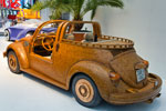 VW Käfer - Kultauto im Holz-Look. Das Dach wurde zuvor abgesägt. Vierzylinder-Motor. Das Auto hat eine Strassenzulassung.