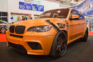 Essen Motor Show 2013: Manhart MHX5 700 auf Basis BMW X5 M mit auffälliger Folierung in Bronze matt Metallic