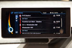 BMW i3, erstmals wird auf der IAA gezeigt, wie auch Zugverbindungen mit in die Navigation eingebunden werden