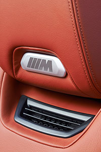 BMW M4 Cabrio, Nackenwrmer unterhalb der Kopfsttze