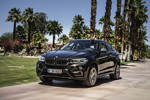 BMW X6 xDrive50i in Sparkling Storm mit 'Design Pure Extravagance'.