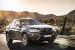 BMW X6 xDrive50i in Sparkling Storm mit 'Design Pure Extravagance'.