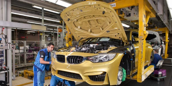 BMW Werk Mnchen Produktion, Montag: Montage des Frontend BMW M4 Coup