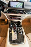 BMW 730d, Mittelkonsole mit Automatikwählhebel und iDrive Touch-Controller