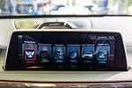 BMW 750i xDrive mit M Sportpaket und Shadowline, Bordmonitor mit Touchscreen