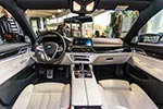 BMW 750i xDrive mit M Sportpaket und Shadowline, Interieur: Exklusivleder Nappa mit erweiterten Umfängen Elfenbein/Schwarz